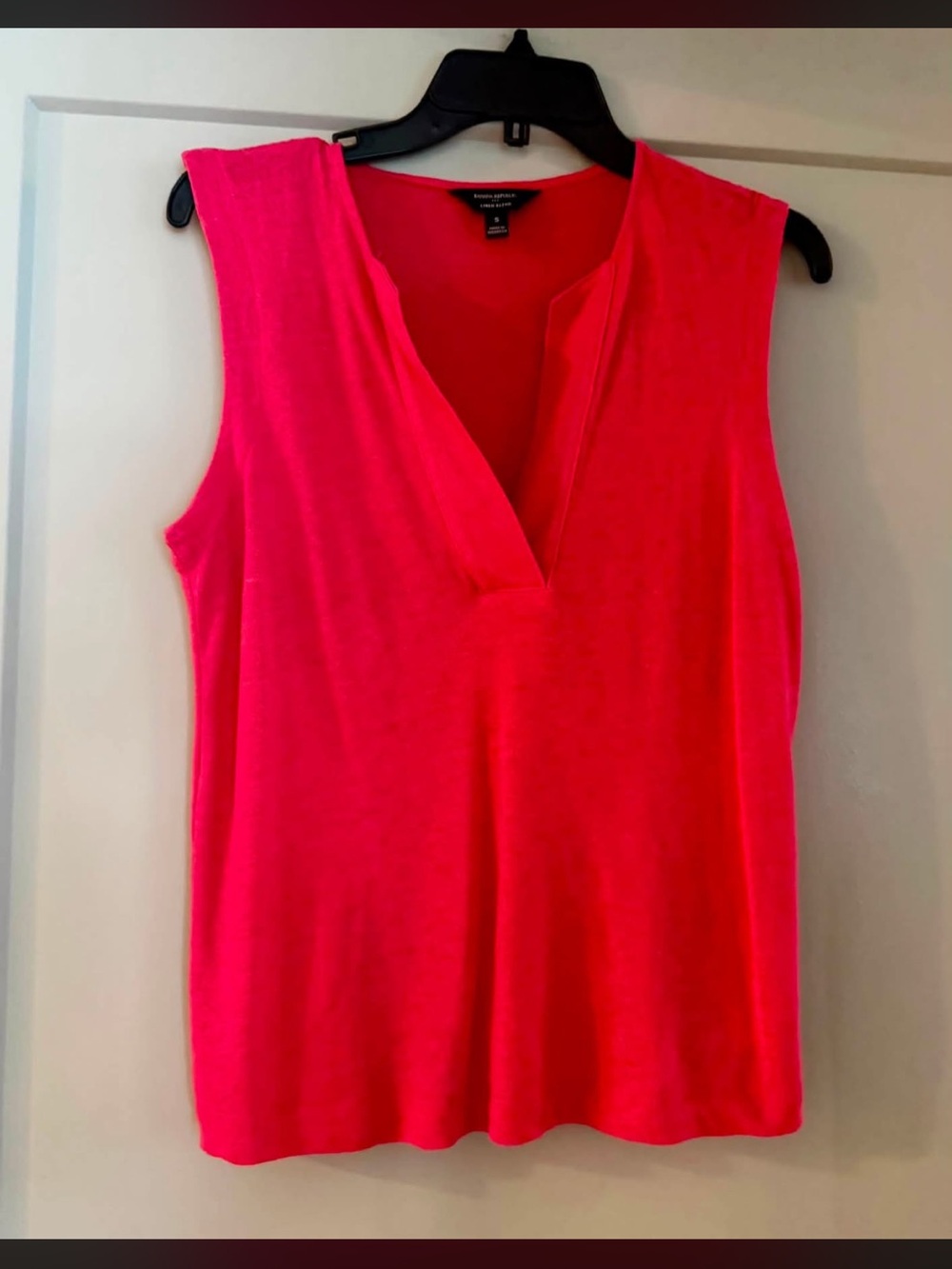 Banana Republic Pink linen Split-V Sleeveless Knit Top size S